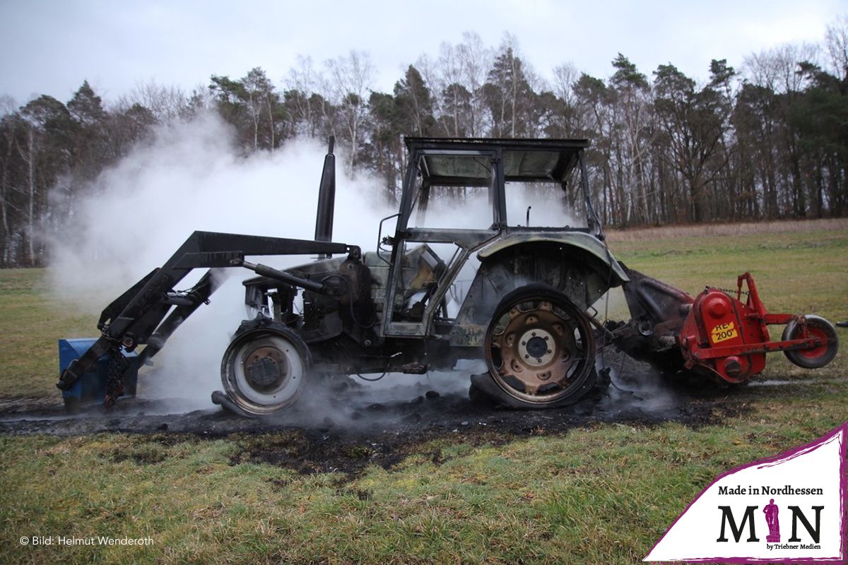 Schlepperbrand zwischen Beiseförth und Niederbeisheim